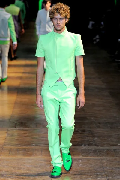 Look 35